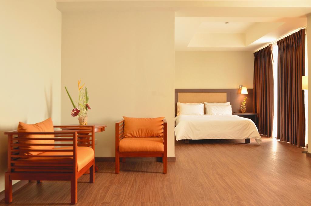 Rivermount Hotel And Resort Sarrat Exteriör bild