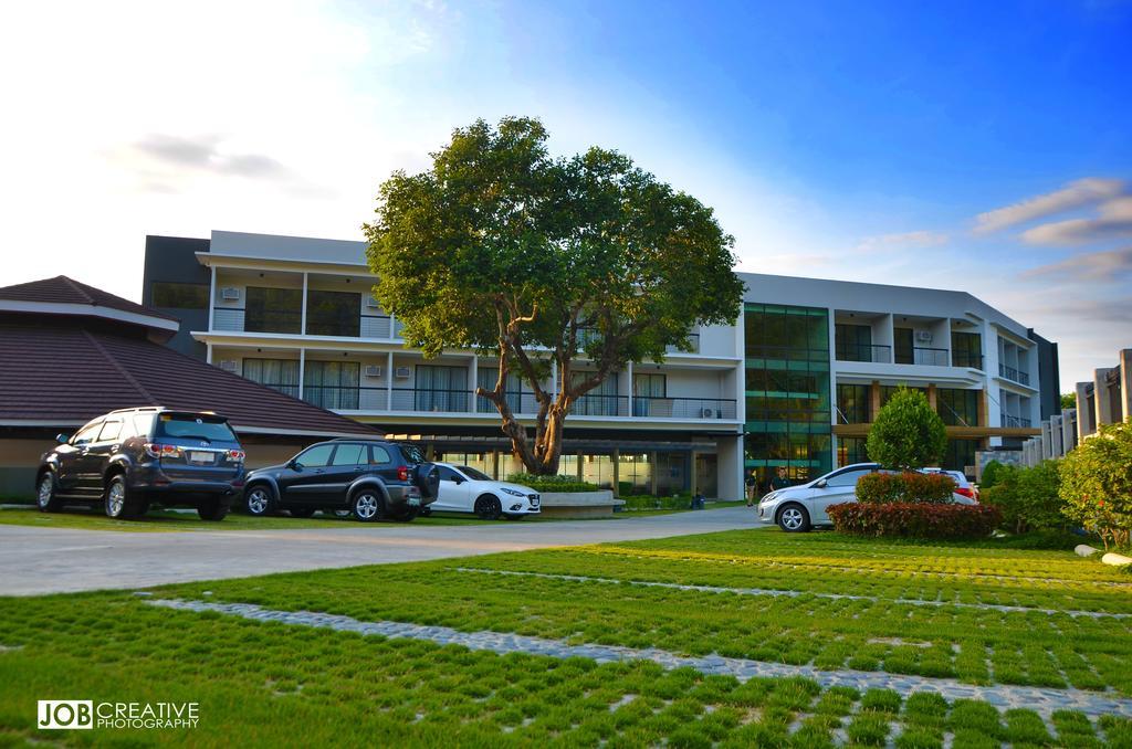 Rivermount Hotel And Resort Sarrat Exteriör bild