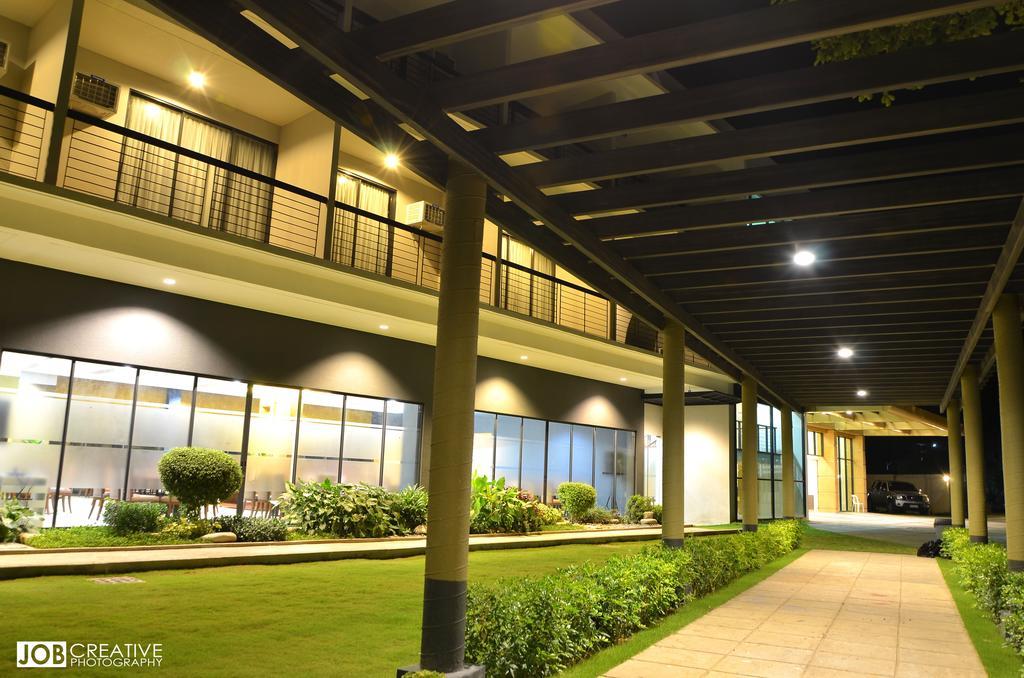 Rivermount Hotel And Resort Sarrat Exteriör bild