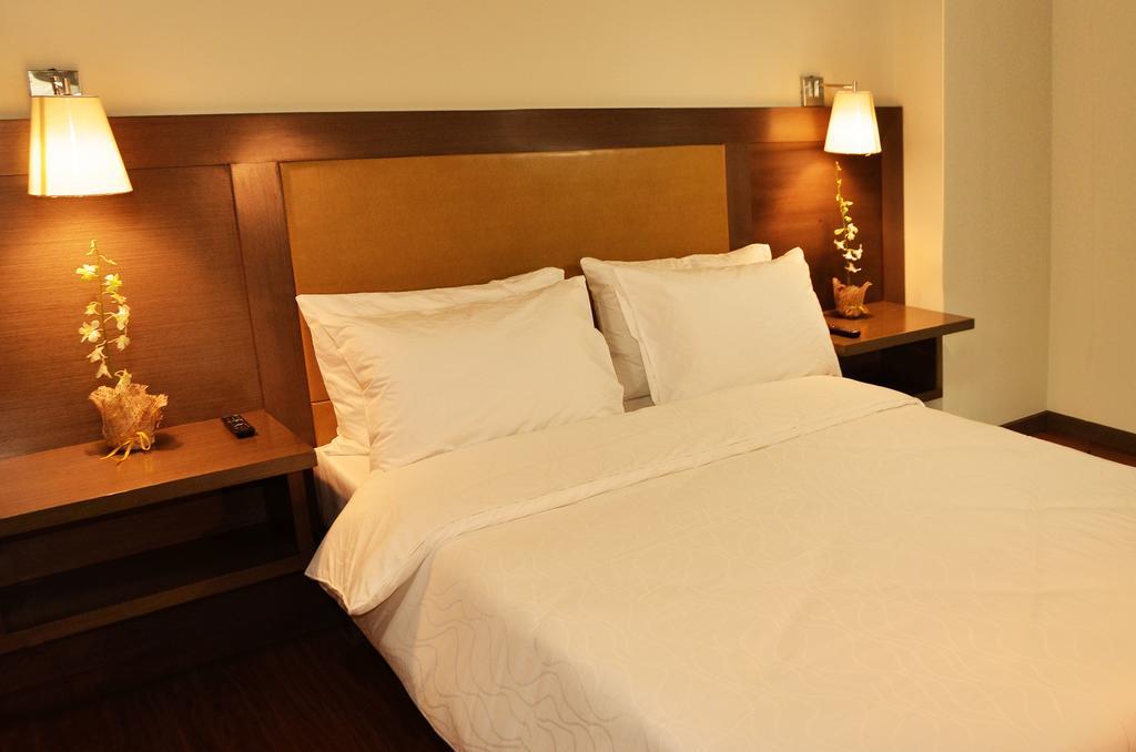 Rivermount Hotel And Resort Sarrat Exteriör bild