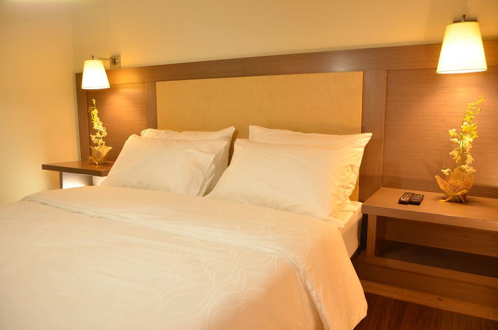 Rivermount Hotel And Resort Sarrat Exteriör bild