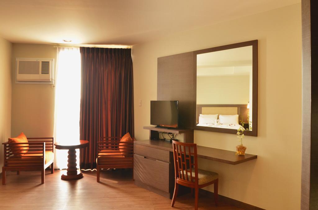 Rivermount Hotel And Resort Sarrat Exteriör bild