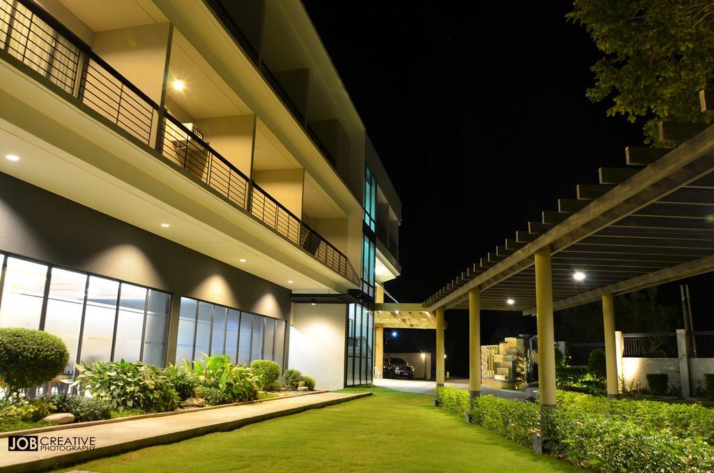 Rivermount Hotel And Resort Sarrat Exteriör bild