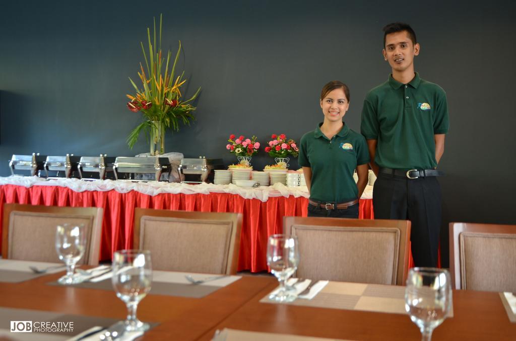 Rivermount Hotel And Resort Sarrat Exteriör bild