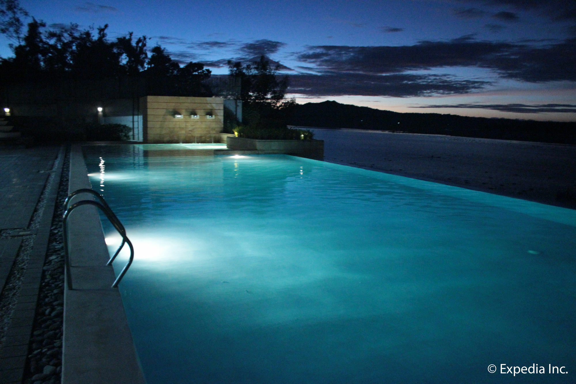 Rivermount Hotel And Resort Sarrat Exteriör bild