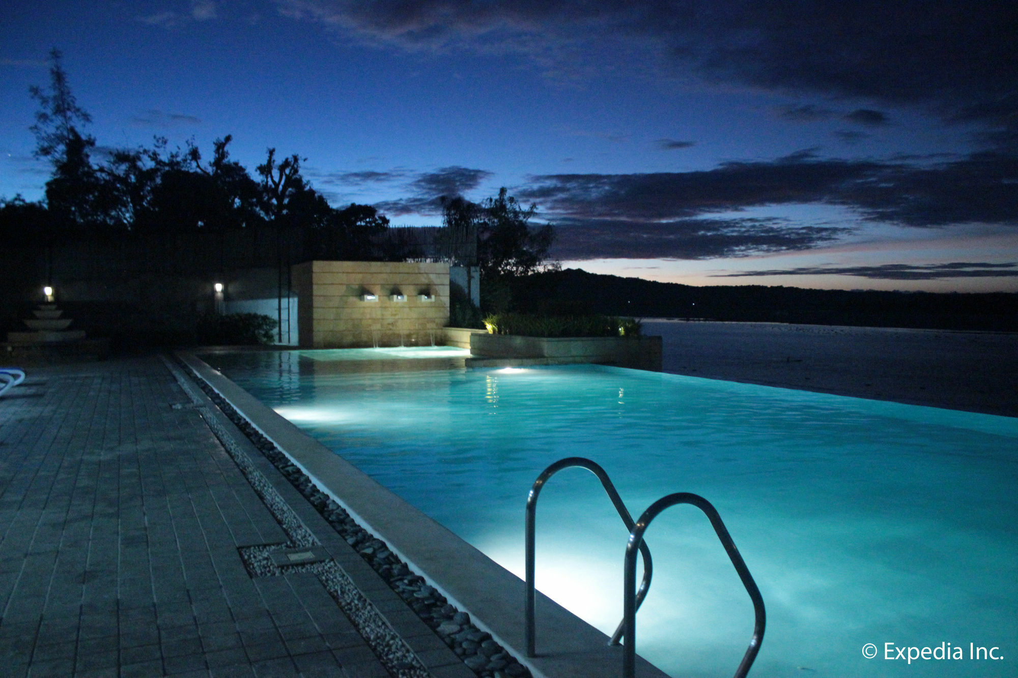 Rivermount Hotel And Resort Sarrat Exteriör bild