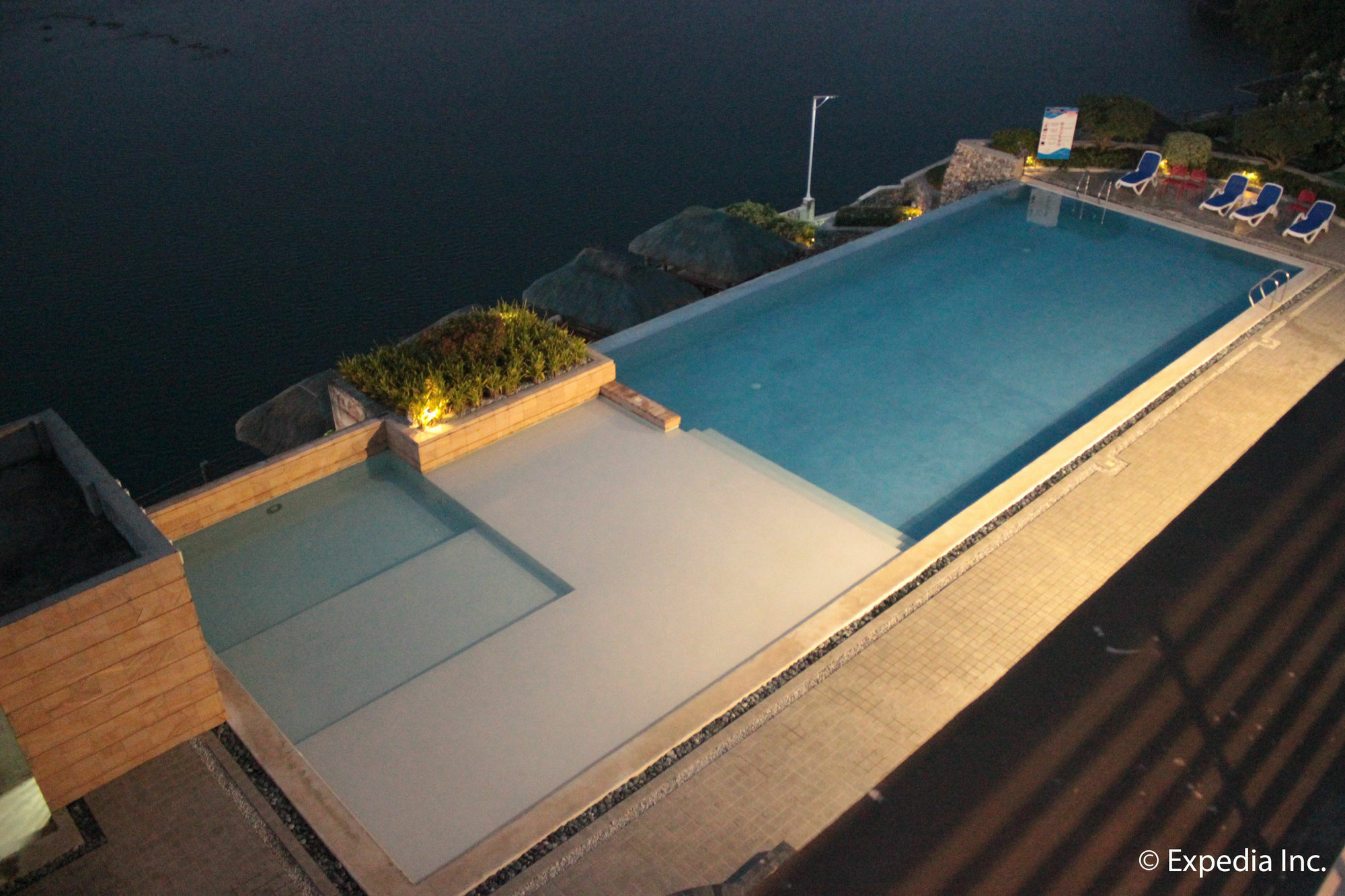 Rivermount Hotel And Resort Sarrat Exteriör bild